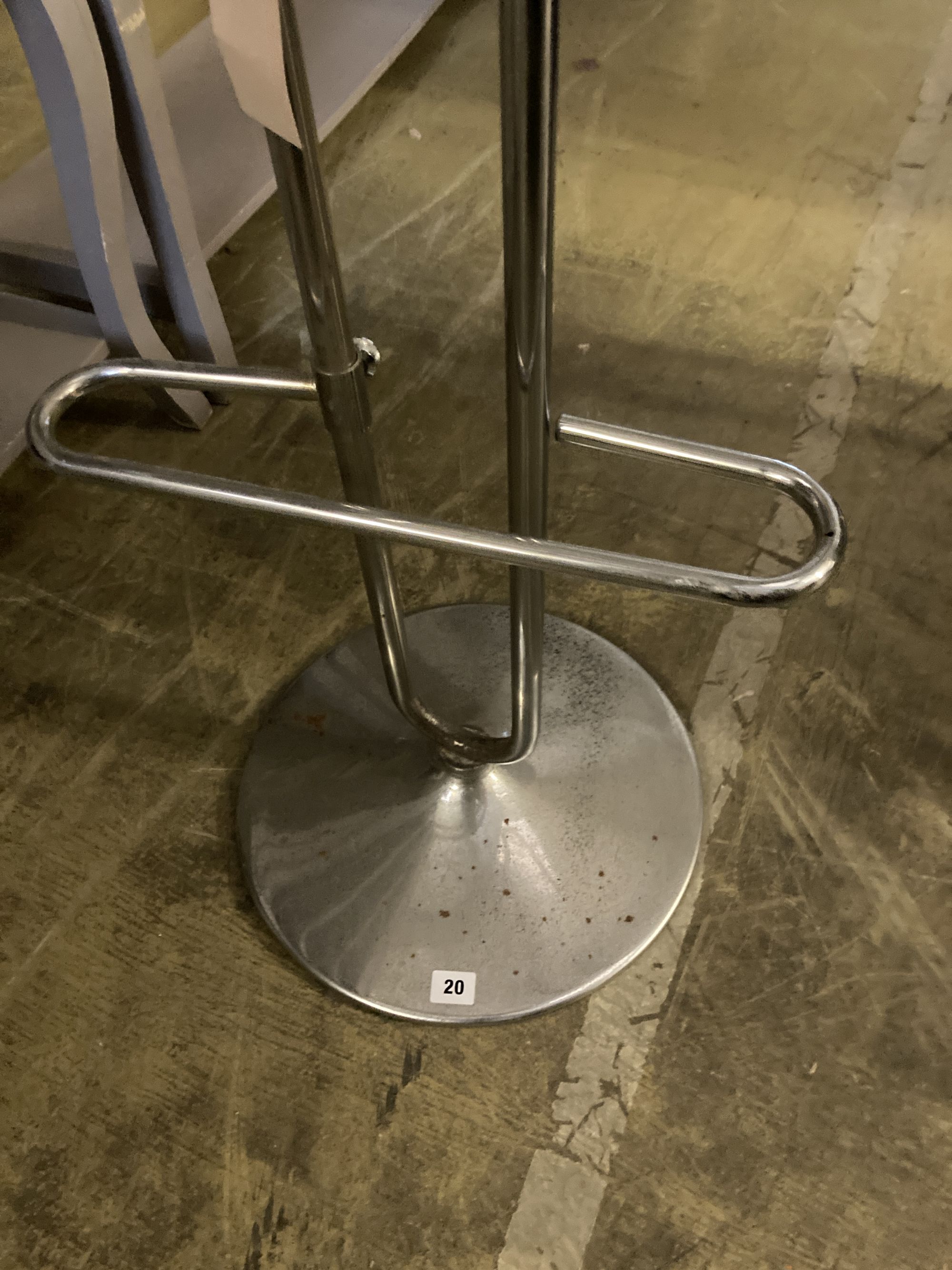 A contemporary tubular metal dumb valet, height 168cm